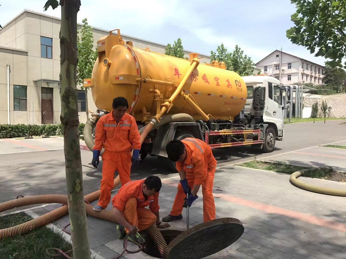 金江镇化粪池清理与5-8吨吸粪车施工效率分析